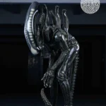 Reborn Studio – Alien Bowing Alien - Image 2