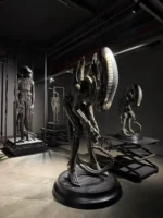 Reborn Studio – Alien Bowing Alien - Image 6