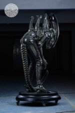 Reborn Studio – Alien Bowing Alien - Image 13