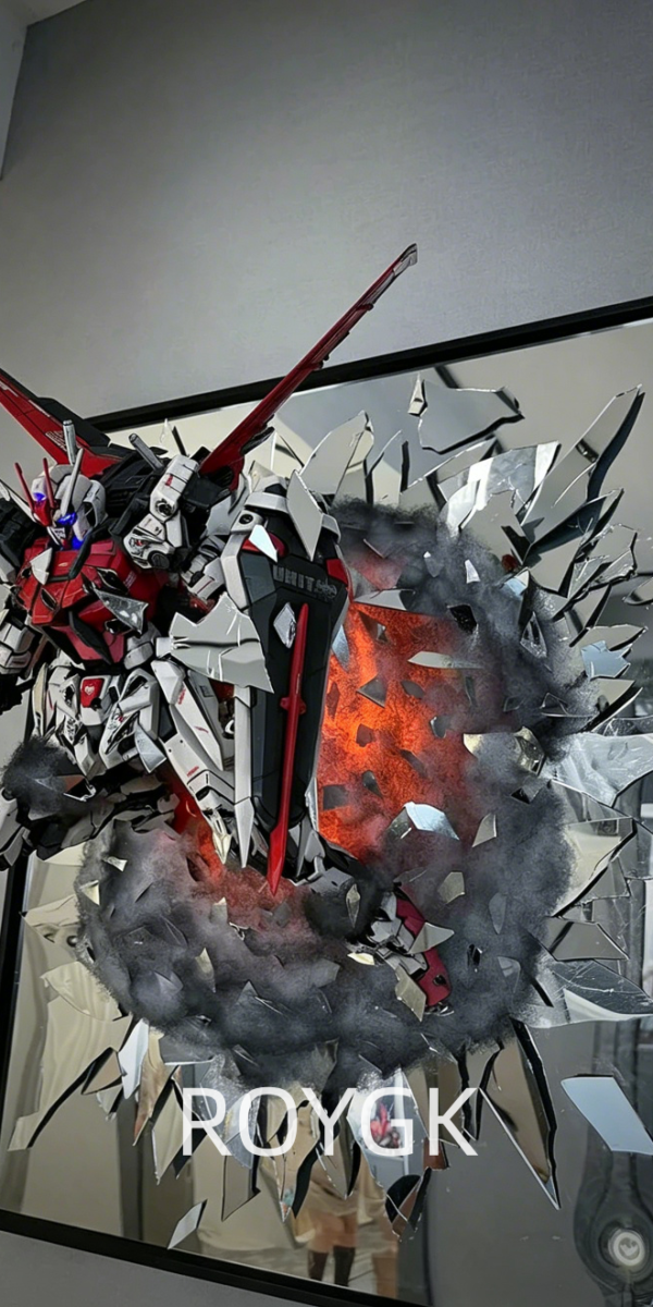 Strike Rouge Gundam with broken mirror 1:60 PG