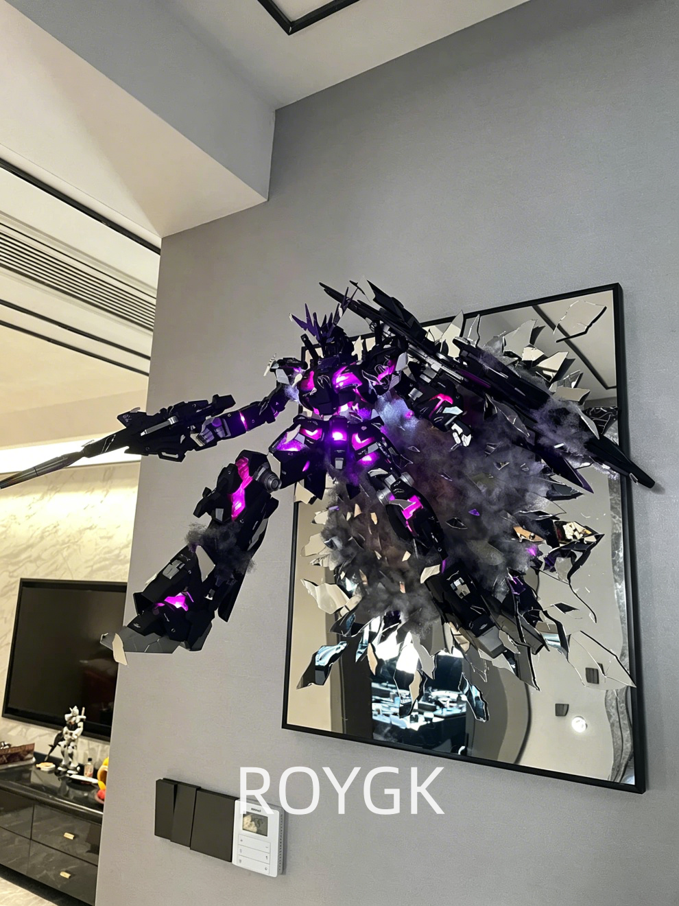 95c7b44e0a9f45ca97b35ae2f084e46c.jpeg~tplv-a9rns2rl98-image_raw_b Unicorn Gundam 02 Black style feeling with broken mirror 1:48 mega - Image 1