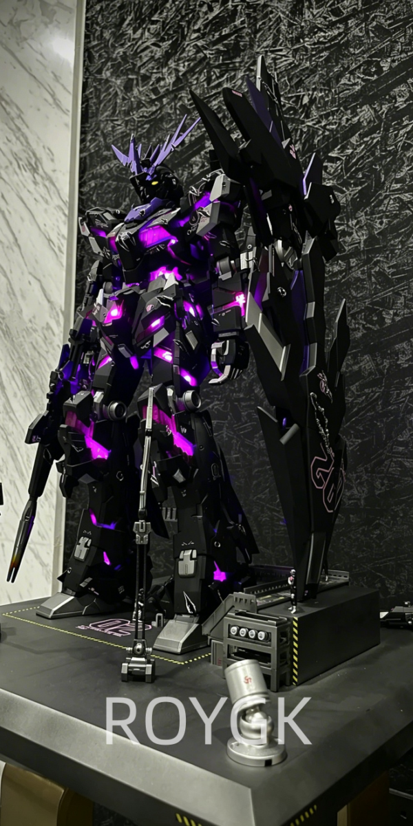 Unicorn Gundam 02 with platform standing one 1:48 mega