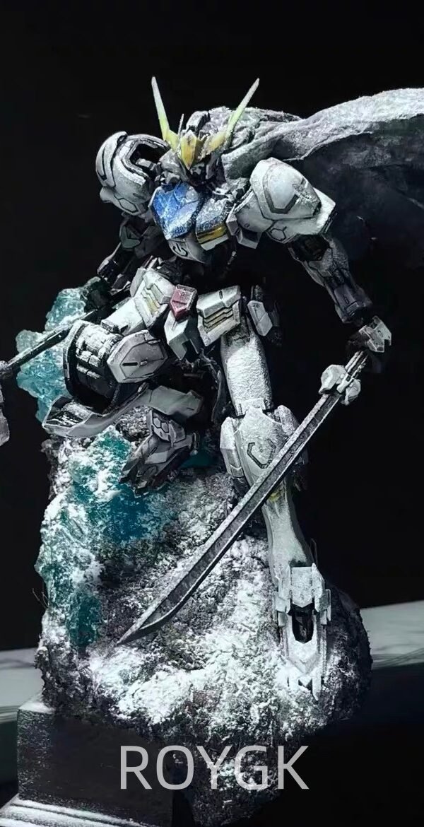 Iron-Blooded Barbatos | Battle-damaged Snowfield Scene Figure, Weathered Paintwork, Frozen Battlefield