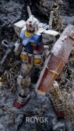 RX-78-2 Gundam Snow Battle Damaged Scene Diorama with Wooden Frame Glass Display Case - Image 2