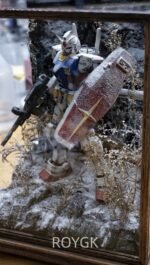 RX-78-2 Gundam Snow Battle Damaged Scene Diorama with Wooden Frame Glass Display Case - Image 4