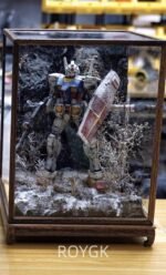 RX-78-2 Gundam Snow Battle Damaged Scene Diorama with Wooden Frame Glass Display Case - Image 5