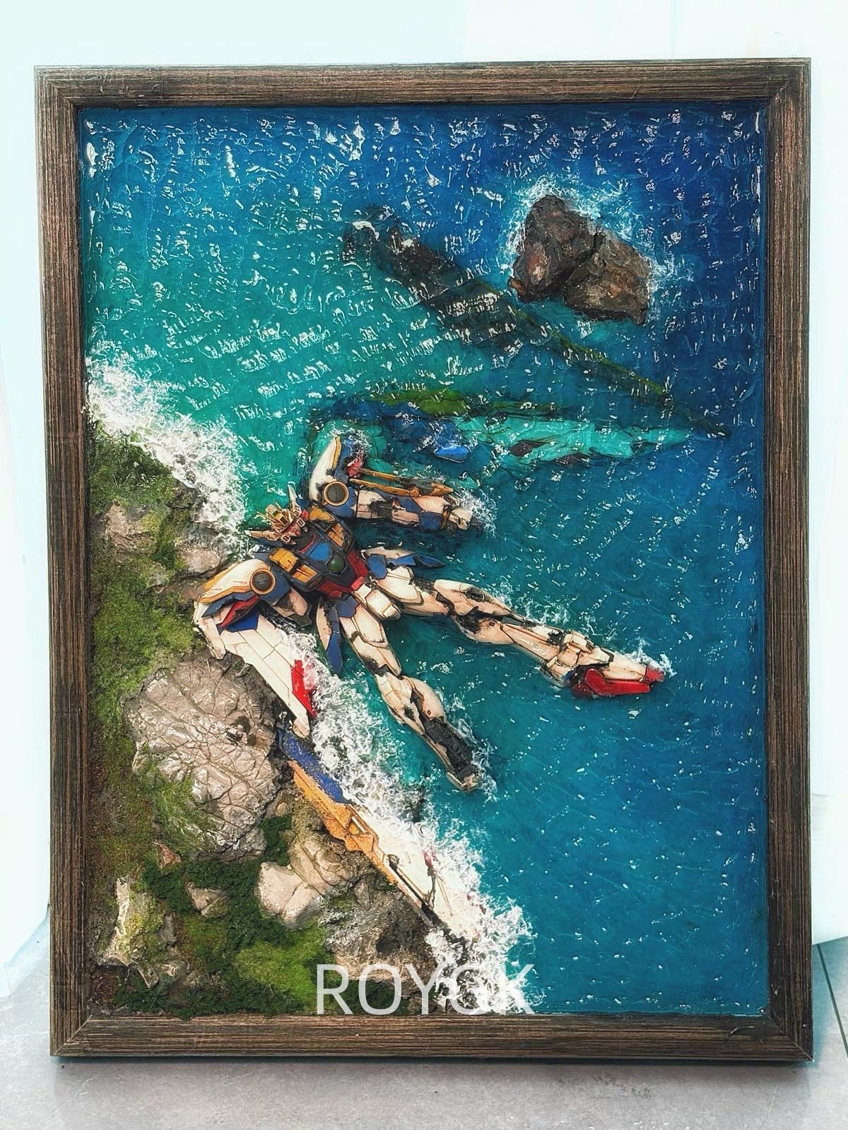 微信图片_20260910134514_168_208 Wing Gundam, coastal reef seascape, miniature diorama 3D ornament, wooden photo frame - Image 1